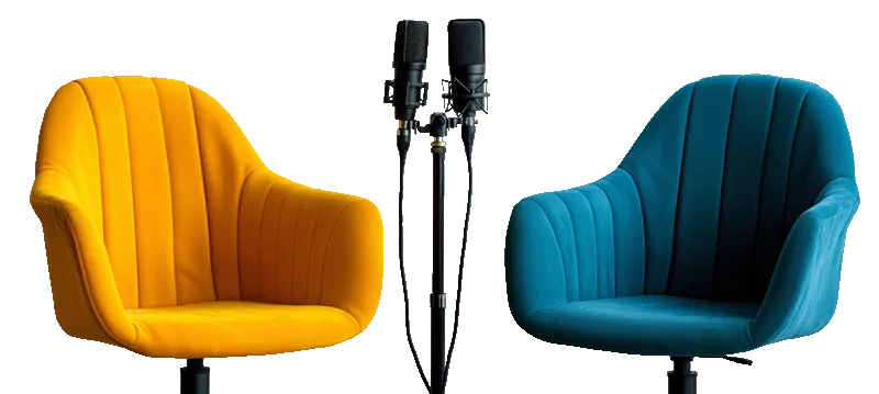 Zwei Interviewsessel mit Studio-Mikrofonen als Symbol für Executive Branding
